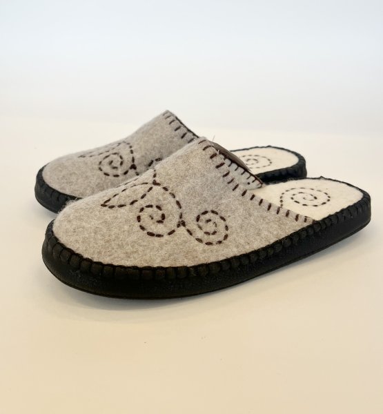 画像4: 羊毛フェルトスリッパ (4)