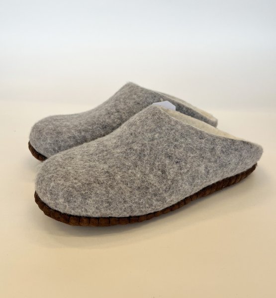 画像1: 羊毛フェルトスリッパ (1)