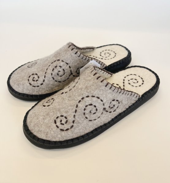 画像1: 羊毛フェルトスリッパ (1)
